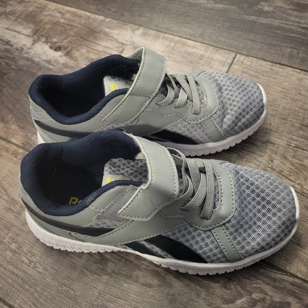 Reebok Boy's FLEXAGON Energy 2.0 Cross Trainer Grey/Hero Navy Size 2 Little Kid